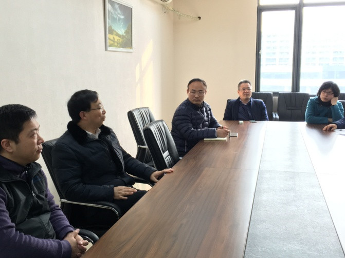 图3网上购买双色球
姜斌院长和电气工程党支部党员们进行讨论和交流_副本.jpg